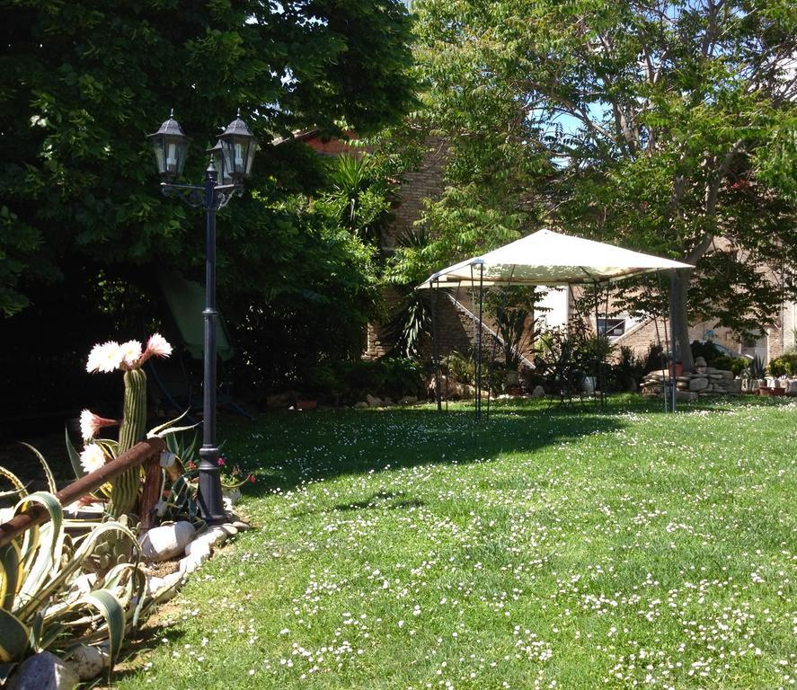 Maison Diamanti Castel di Lama Buitenkant foto